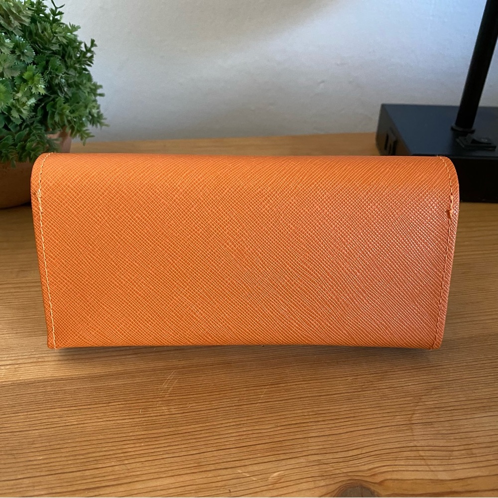 Tory Burch triangle eyeglass sunglasses case - Picture 4 of 6